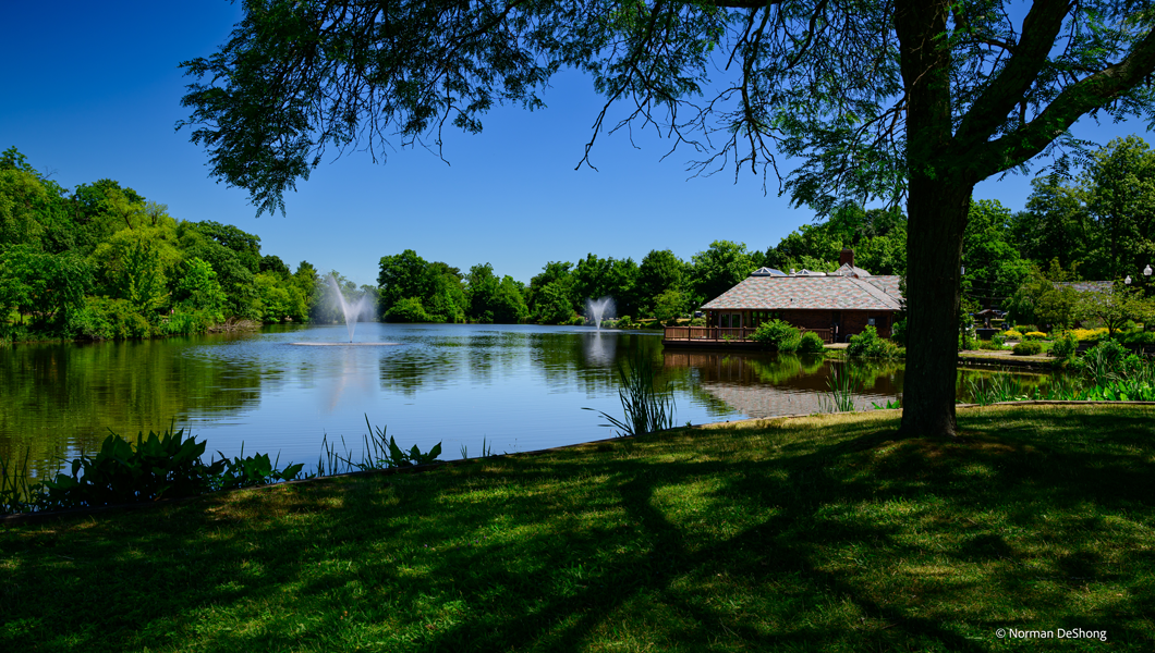 View of lake and fountains in Verona park